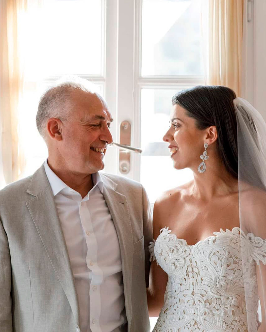 father-of-the-bride-speeches-short-goldenappleweddings