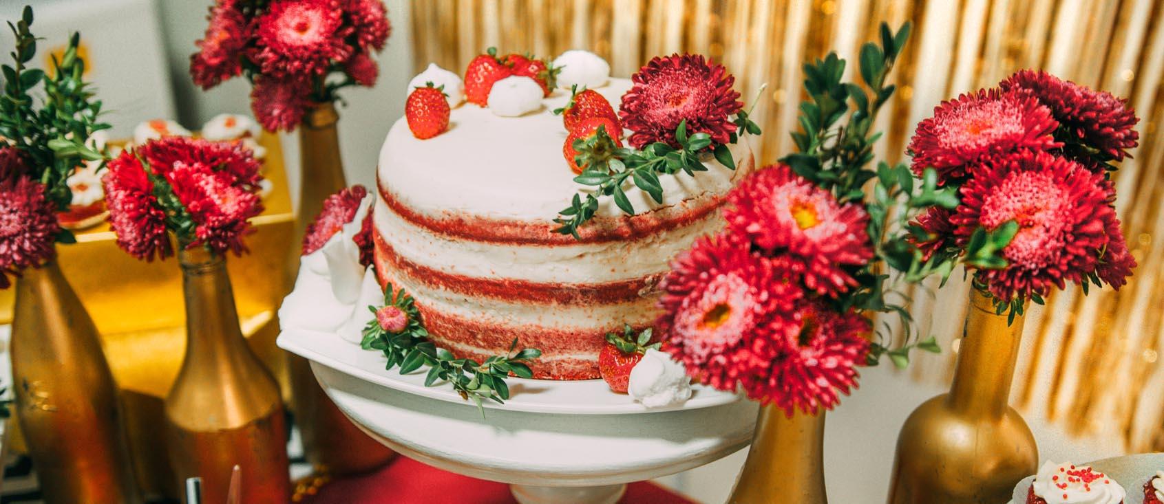 Spring wedding cakes featured image