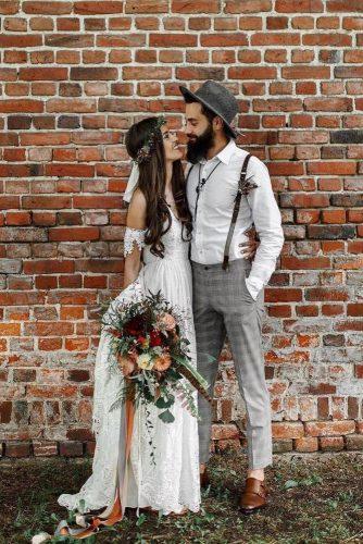 bohemian wedding look grey groom attire hat and bride long lace dress boho bouquet flower crown zatrzymaj.czas