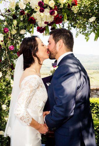 castello banfi il borgo ceremony kiss flavio bandiera