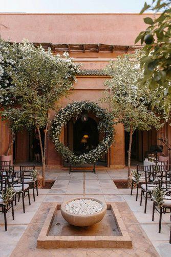 park wedding circle greenery arch Andreas Holm