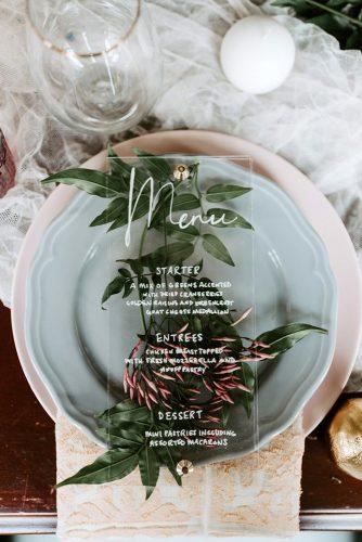 sage green wedding place setting with acrylic signs meny greenery in plate mle pictures