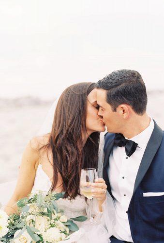 wedding photographers kiss bride and groom judypakstudio