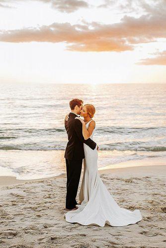 wedding photographers newlyweds at the beautiful beach mattlien
