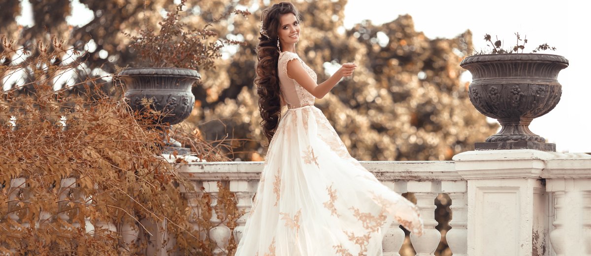 18 Gold Wedding Gowns: 2023 Guide / Faqs