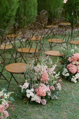 natural wedding décor aisle decorated with simple pink flowers gregfinck