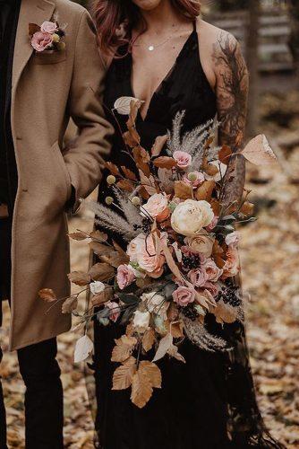 rust wedding color flower bouquet cascading with roses and leaves lesmariagesdejulia