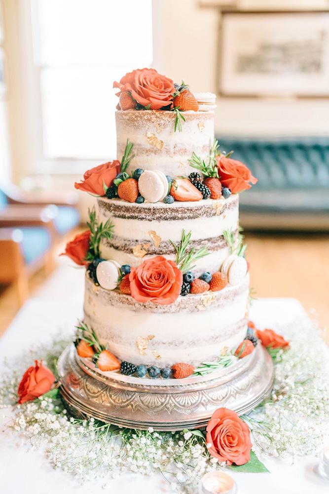 summer wedding trends naked cake coral roses and strawberry berries matt ethan photography