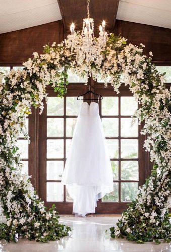 wedding floral moon gates0chic arch amyjohnstonphotography