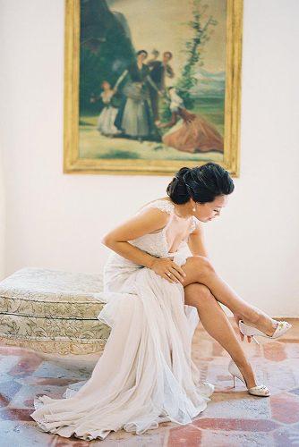 wedding photo checklist getting ready bride with shoes