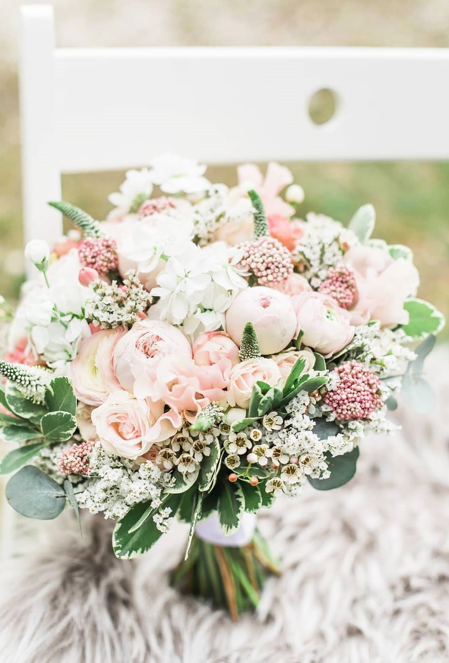 Glamorous Blush Wedding Bouquets That Inspire Wedding Forward