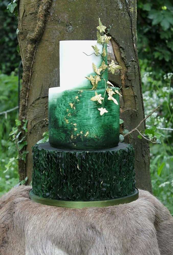 forest wedding theme green wedding cake debbiegillespiecakedesign