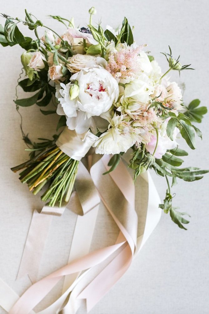 green-wedding-florals-bouquet-with-ribbon-Jasmine-Lee-Photography