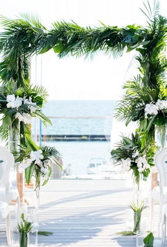 unique wedding venues tropical arch Alicia Thurston Photography