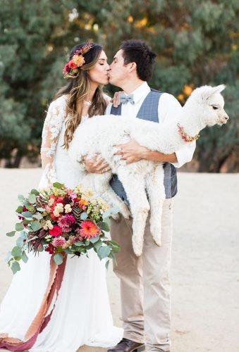 wedding photographers couple with lama dejoyphotography