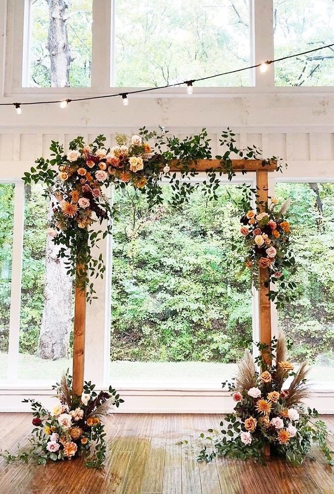 simply-chic-wedding-flower-decor-ideas-indoor-floral-arch-eversomething