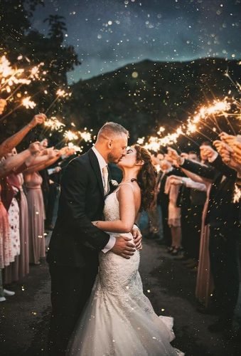 wedding images kiss under sparkler yourockphotographers