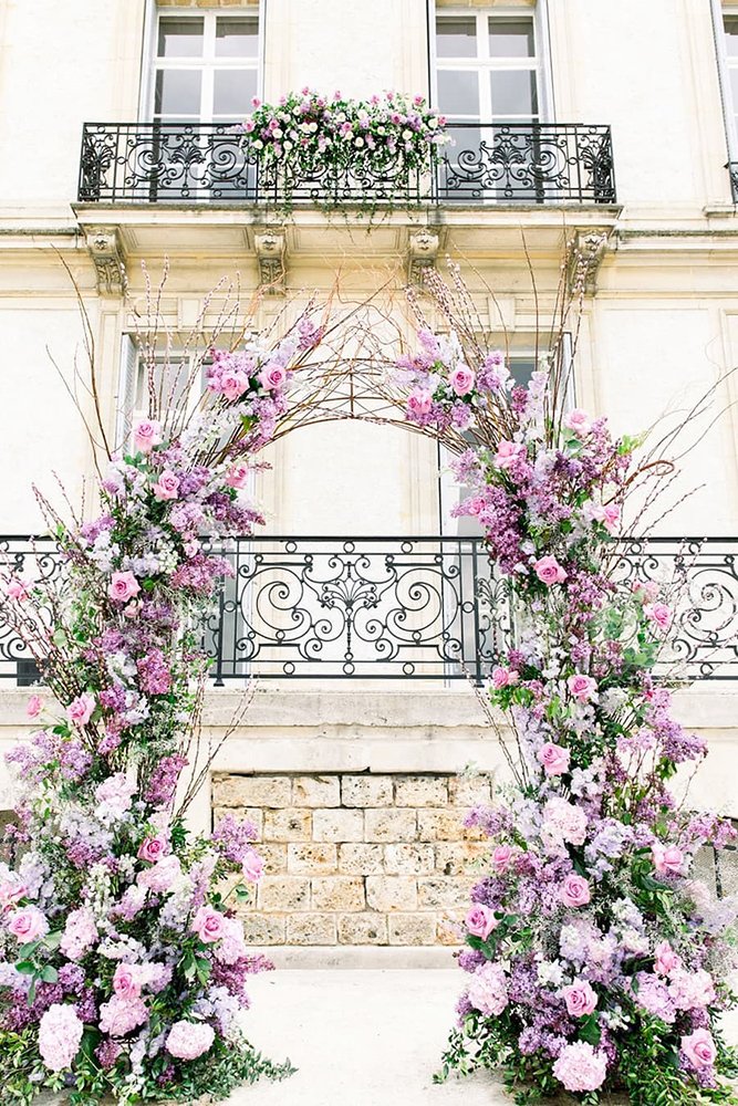 lavender-wedding-decor-ideas-tender-floral-arch-photographerinparis