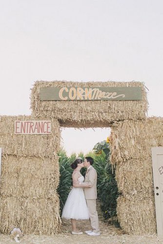 country wedding ideas corn maze backdrop