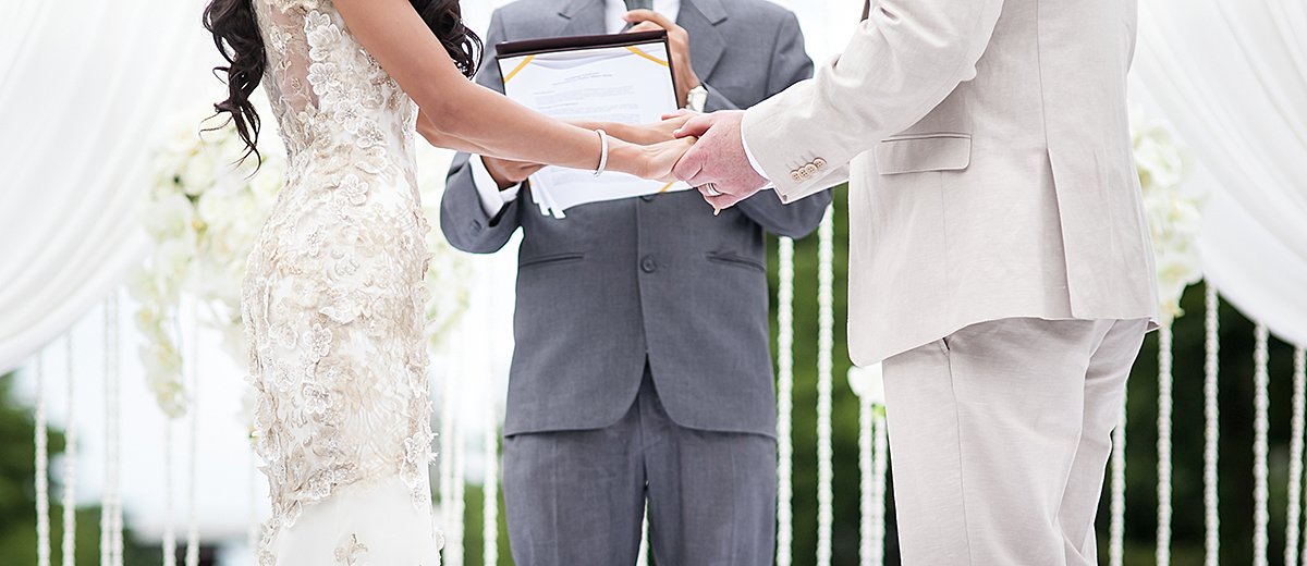 how long should wedding vows be newlyweds exchanging vows featured