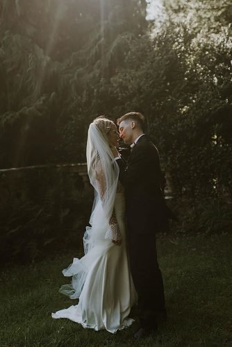 irish wedding blessing bride and groom kissing katshootsweddings