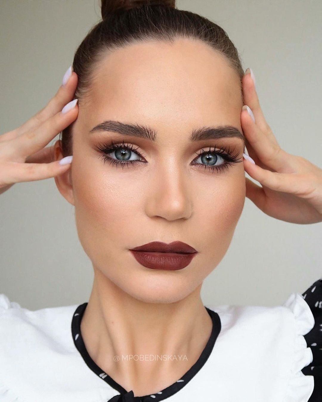 makeup ideas for blue eyes bold lips
