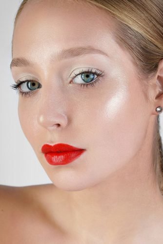 bridal makeup trends highlight skin white eyeshadows bright red lips vizagistvaleria