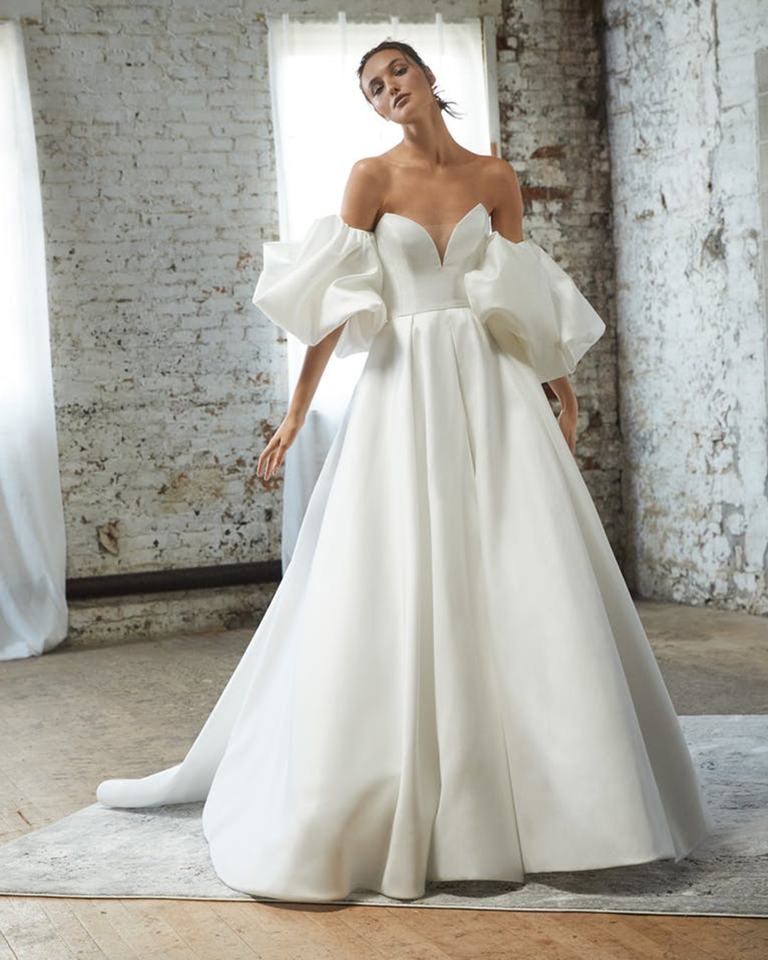 wedding dresses spring 2022 simple a line with puff sleeves ritaviniers