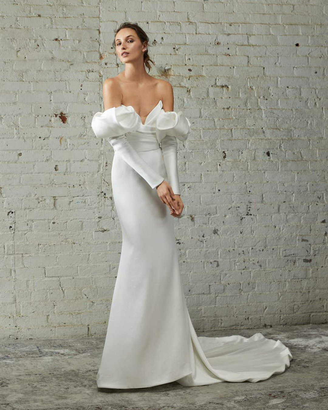 wedding dresses spring 2022 simple off the shoulder sleeves plunging neckline ritavinieris
