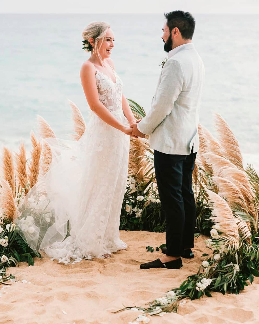 wedding vows examples beach couple