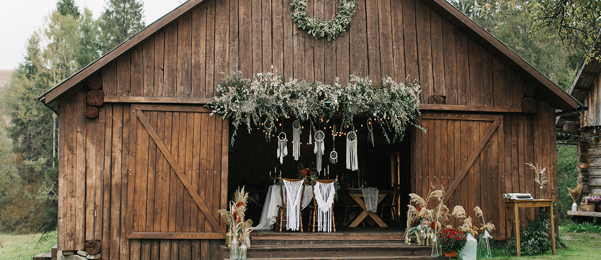 How To Plan Dreamy Barn Wedding: Insider Tips And Tricks