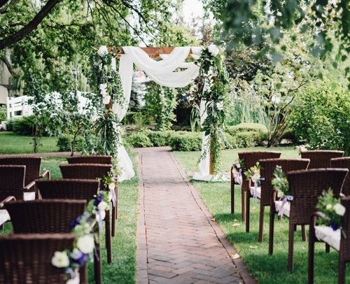 casual wedding planning outdoor wedding ceremony