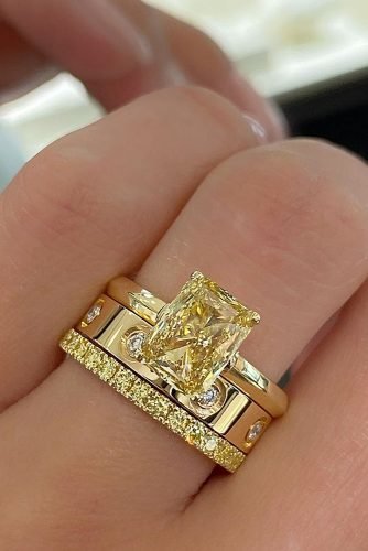 Verlobungsringe im Smaragdschliff, gelber Diamant