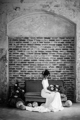 italian wedding styled shoot white black beautiful bride with bouquet moody makeup accessories pink flowers simple white dress edoardo giorio photography