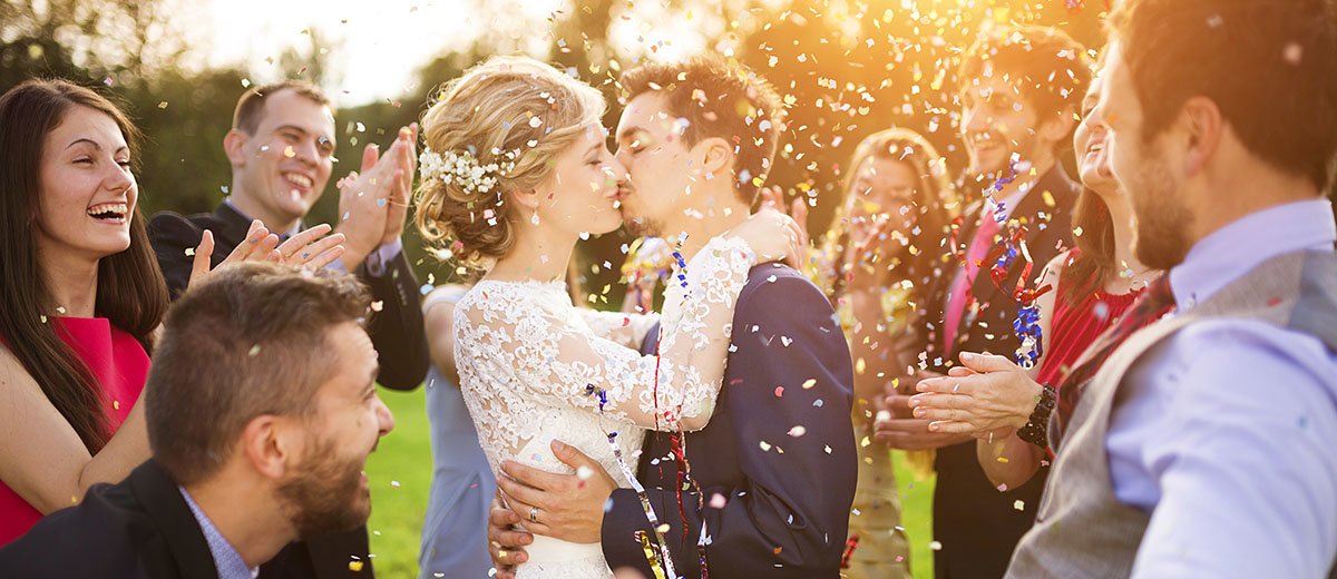 100+ Must-Have Wedding Photos (Ideas Gallery & Tips)