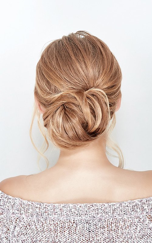 12 Messy Bun Hairstyles For The Minimalist Bride
