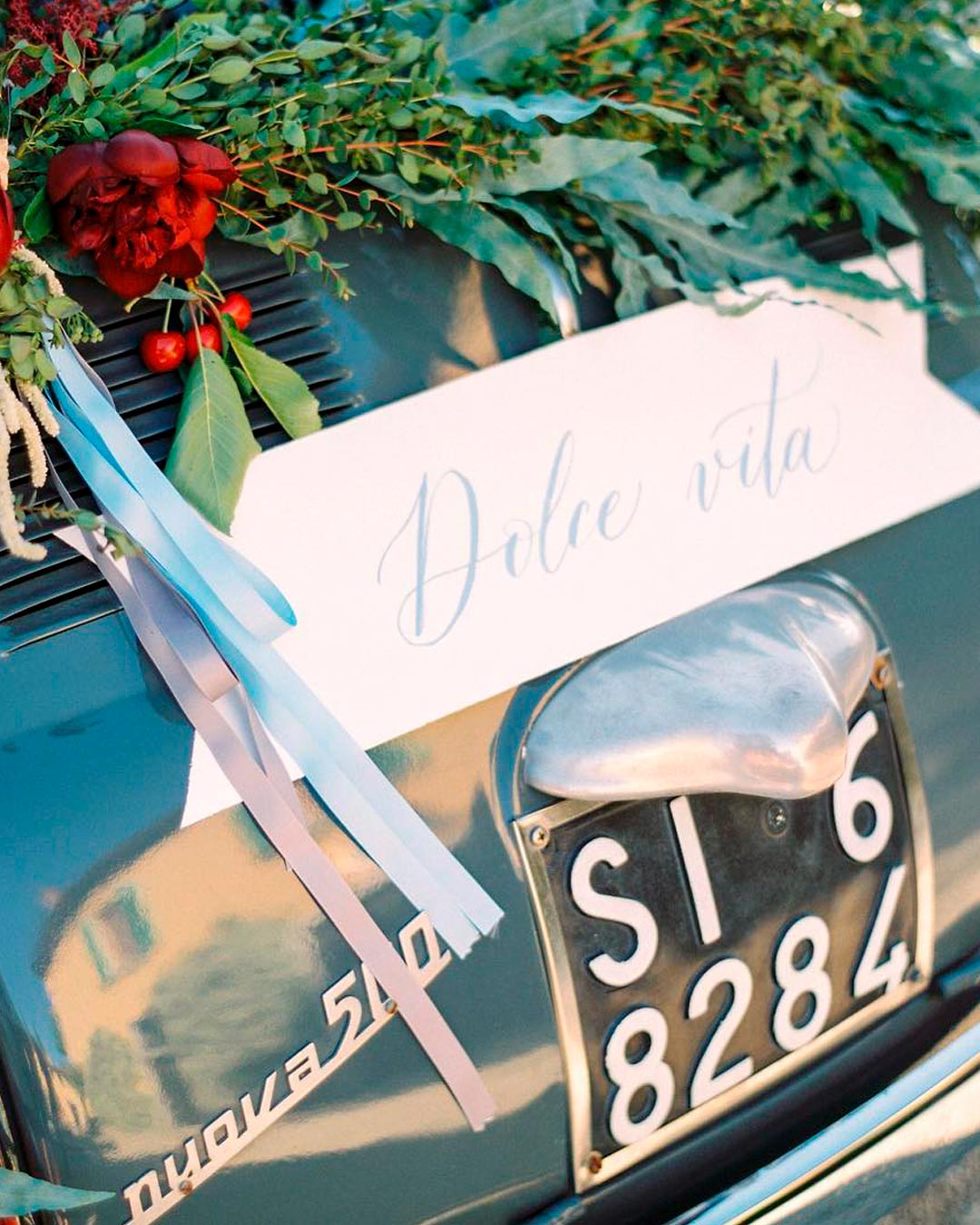 wedding car decor ideas red berries