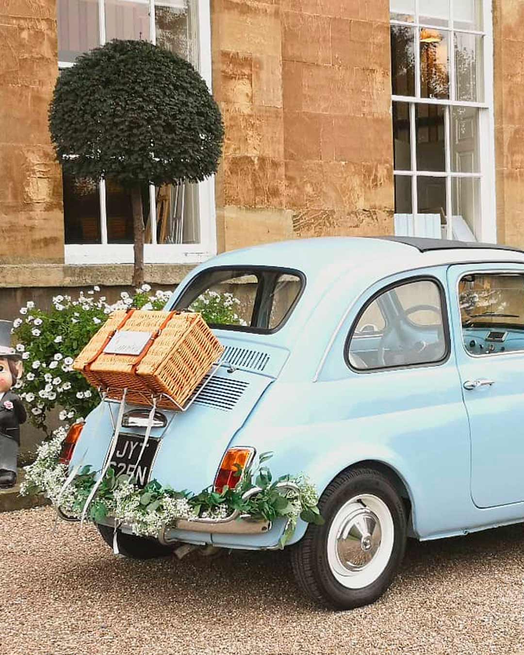 wedding car decor ideas vintage ballons greenery bascket