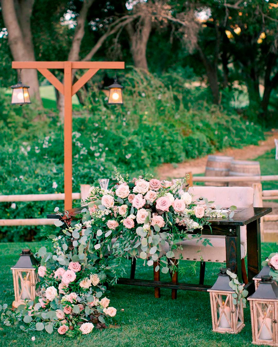 wedding reception decor flowers arrangement