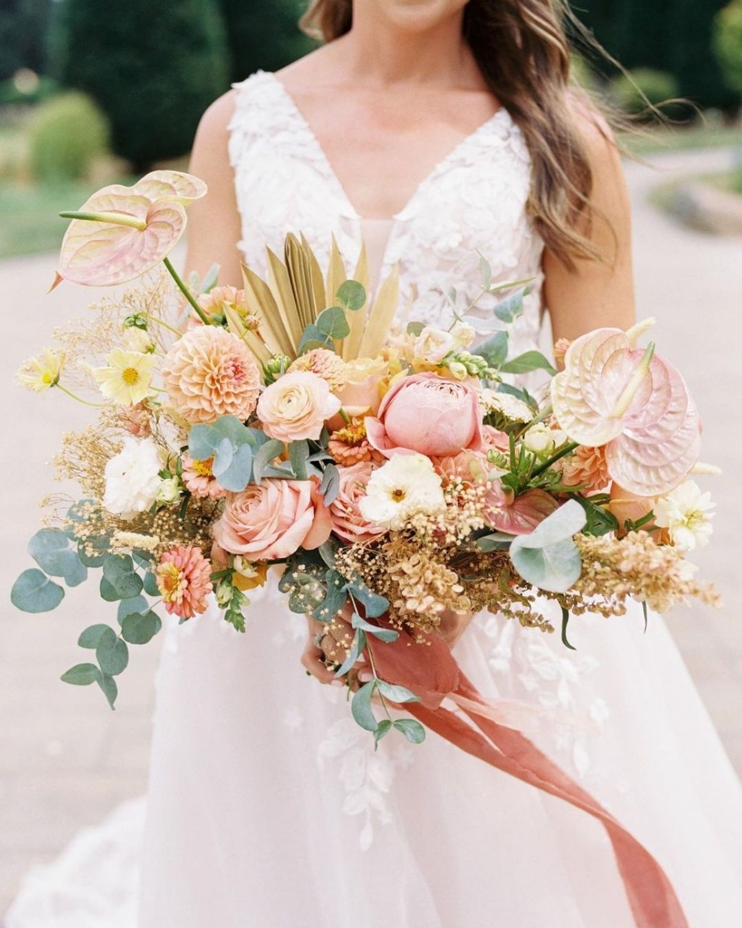 beautiful wedding bouquets in pastel colors