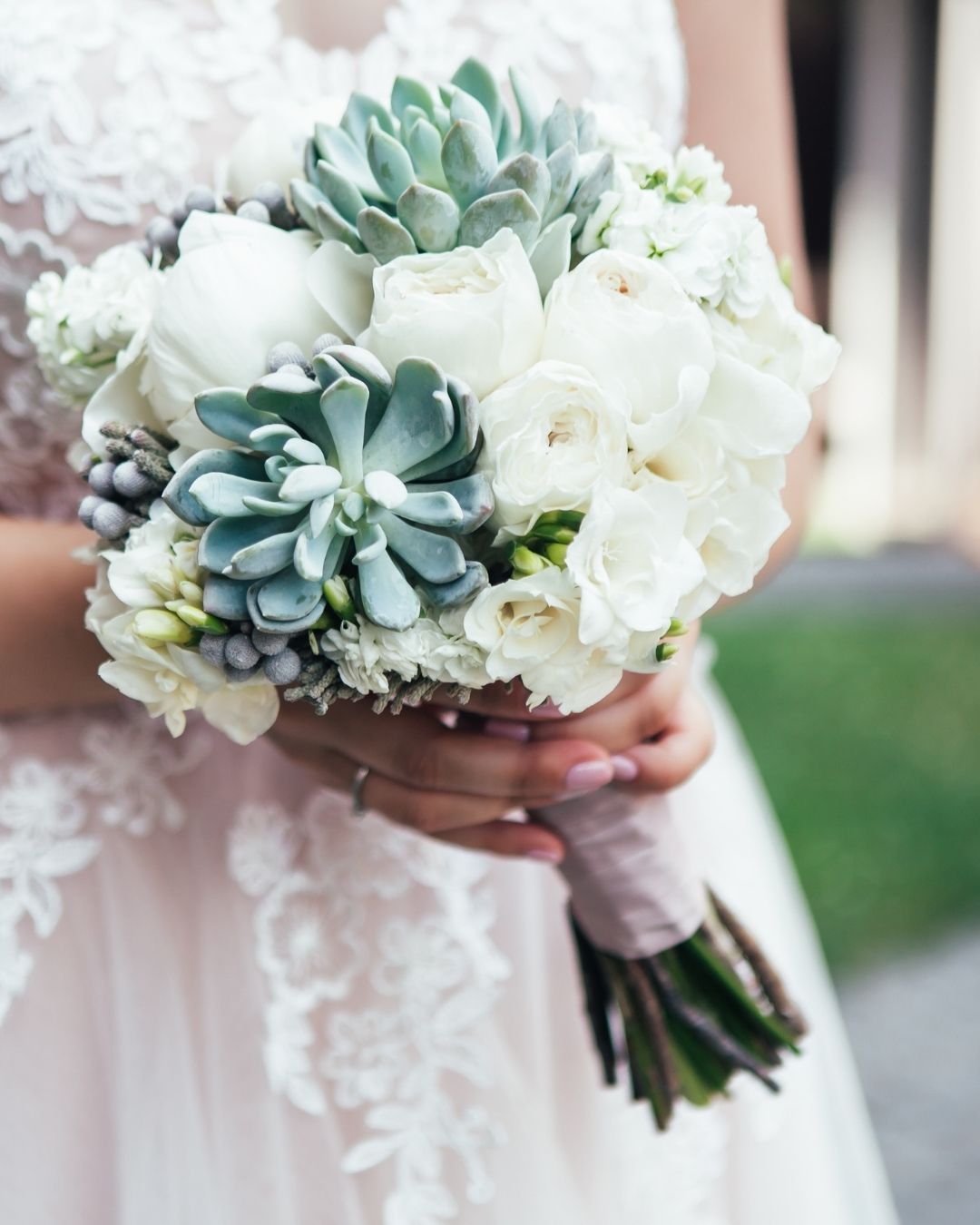 beautiful wedding bouquets with succulents