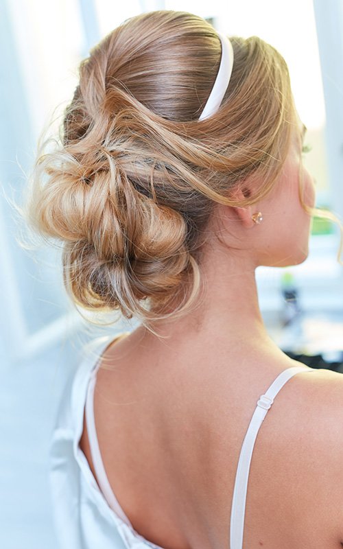 14 easy wedding hairstyles that are easy enough to do on your own  Vogue  India