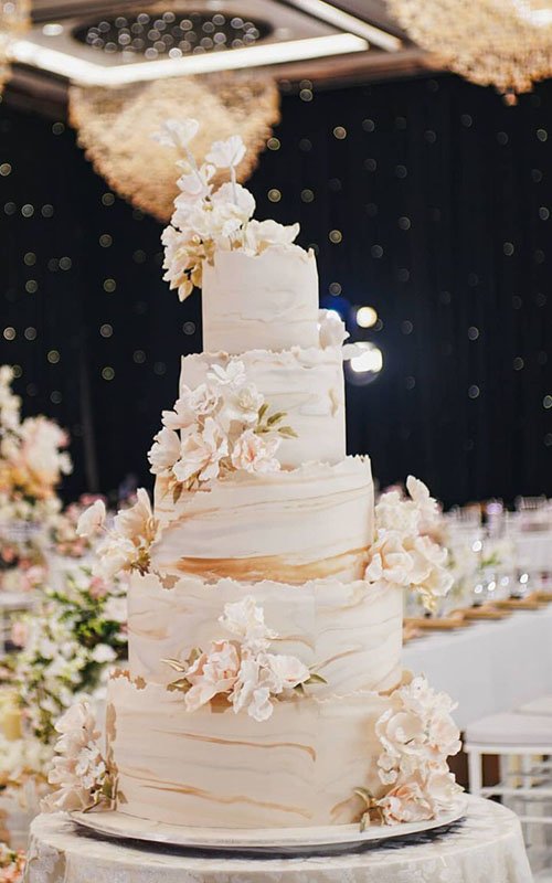 45 Beautiful And Tasty Wedding Cake Trends 2022