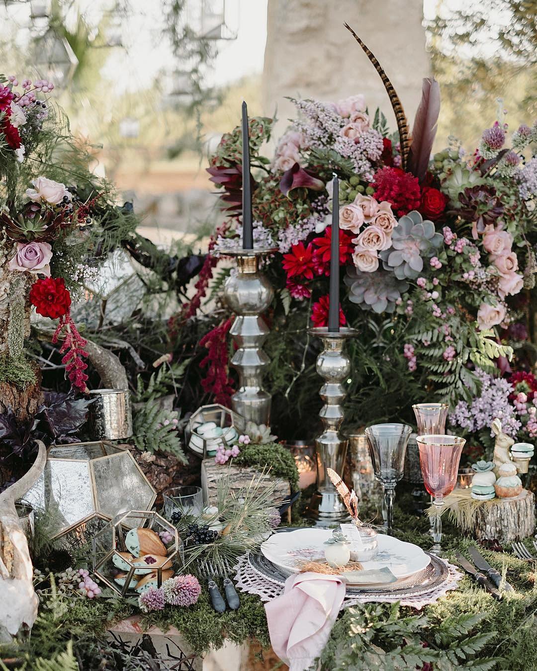 burgundy wedding table decor flower arrangement