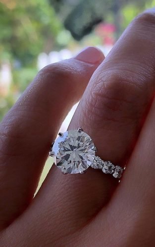 engagement ring solitaire round cut diamond