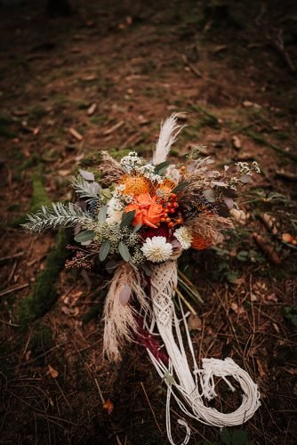 forest wedding styled shoots boho bouquet volume macrame fotografie danielaebner