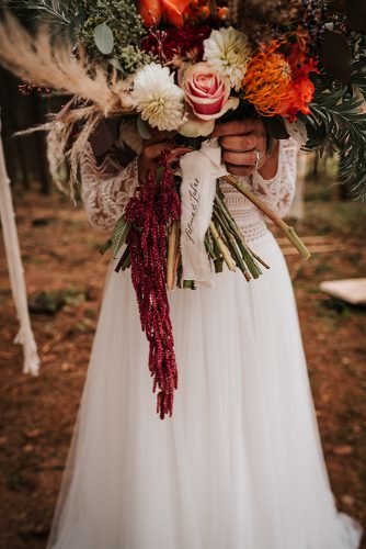 forest wedding styled shoots calligraphy on boho bouquet ribbon fotografie danielaebner