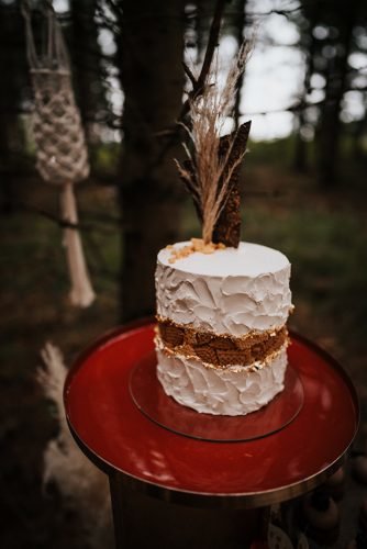 forest wedding styled shoots small boho cake buttercream fotografie danielaebner