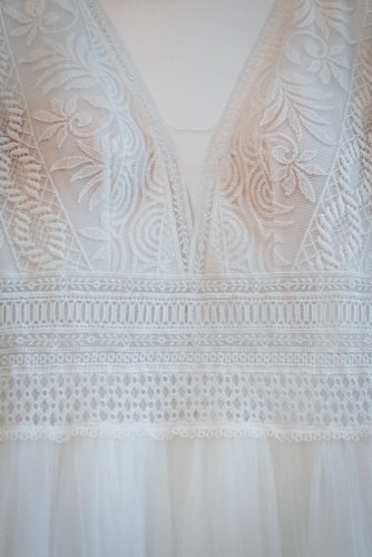 forest wedding styled shoots white lace dress details fotografie danielaebner