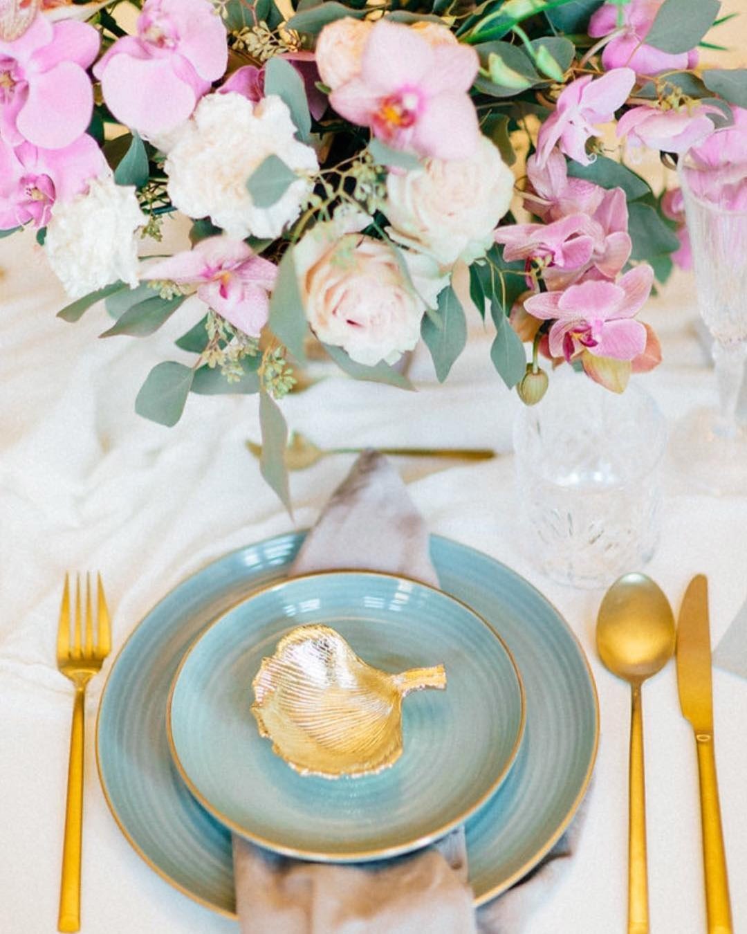 Wedding Colors - Popular Palettes & Trends for 2021
